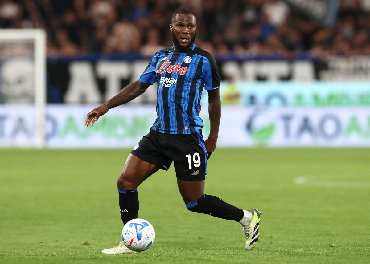 BERGAMO, ITÁLIA - 12 DE SETEMBRO: Franck Kessi do Atalanta PC em ação durante a partida da Série A entre Atalanta PC e Parma Calcio no Stadio Atleti Azzurri d'Italia em 12 de setembro de 2026 em Bergamo, Itália. (Foto de Marco Luzani/Getty Images)