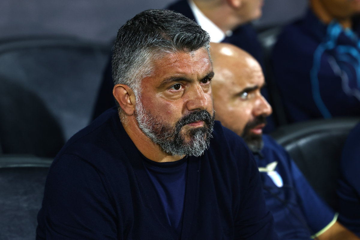 VENEZA, ITÁLIA - 19 DE SETEMBRO: O técnico do SS Lazio Gennaro Gattuso observa durante a partida da Série A entre Venezia FC e SS Lazio no Stadio Pier Luigi Benzo em 19 de setembro de 2026 em Veneza, Itália. (Foto de Maurício Lagana/Getty Images)