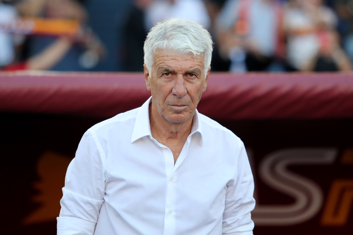 ROMA, ITÁLIA - 19 DE SETEMBRO: Gian Piero Gasperini, técnico da AS Roma, assiste à partida da Série A entre AS Roma e FC Internazionale no Stadio Olimpico em 19 de setembro de 2026 em Roma, Itália. (Foto de Paolo Bruno/Getty Images)