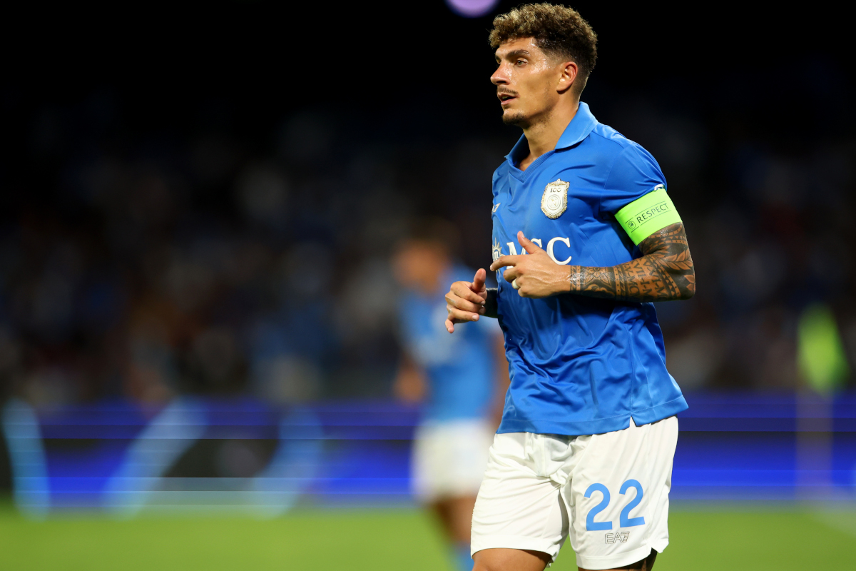NÁPOLES, ITÁLIA - 09 DE SETEMBRO: Giovanni Di Lorenzo do SSC Napoli durante a partida MD1 da UEFA Champions League 2026/27 League Stage entre SSC Napoli e Arsenal FC no Stadio Diego Armando Maradona em 09 de setembro de 2026 em Nápoles, Itália. (Foto de Maurício Lagana/Getty Images)