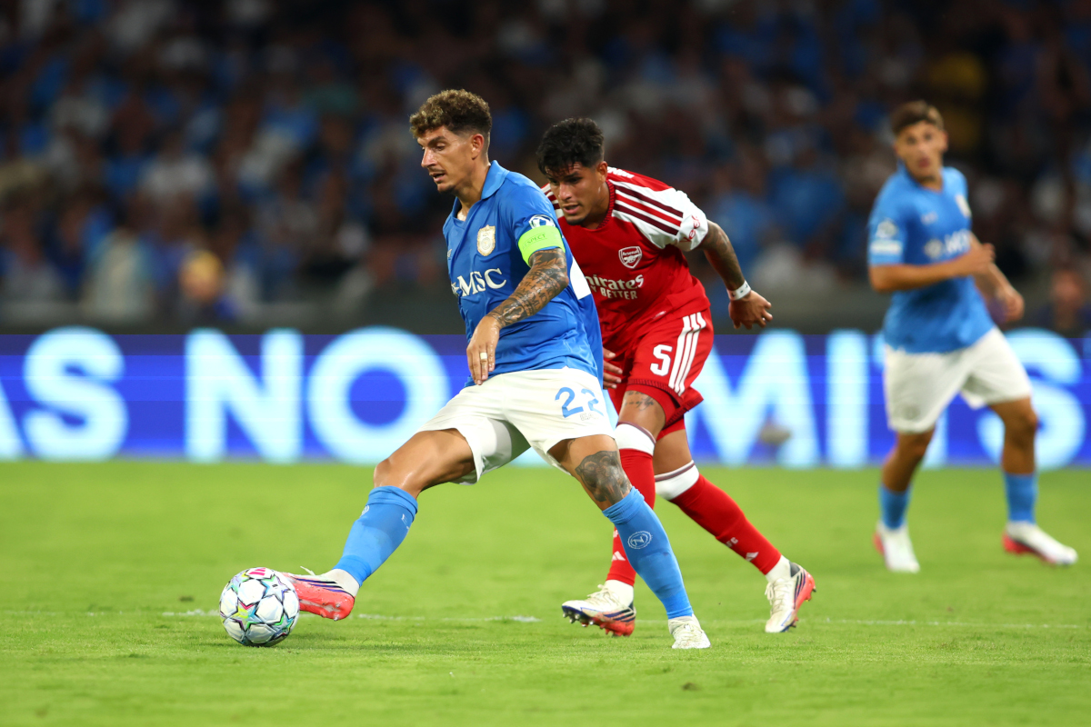 NÁPOLES, ITÁLIA - 09 DE SETEMBRO: Giovanni Di Lorenzo do SSC Napoli durante a partida MD1 da UEFA Champions League 2026/27 League Stage entre SSC Napoli e Arsenal FC no Stadio Diego Armando Maradona em 09 de setembro de 2026 em Nápoles Ital. (Foto de Maurício Lagana/Getty Images)