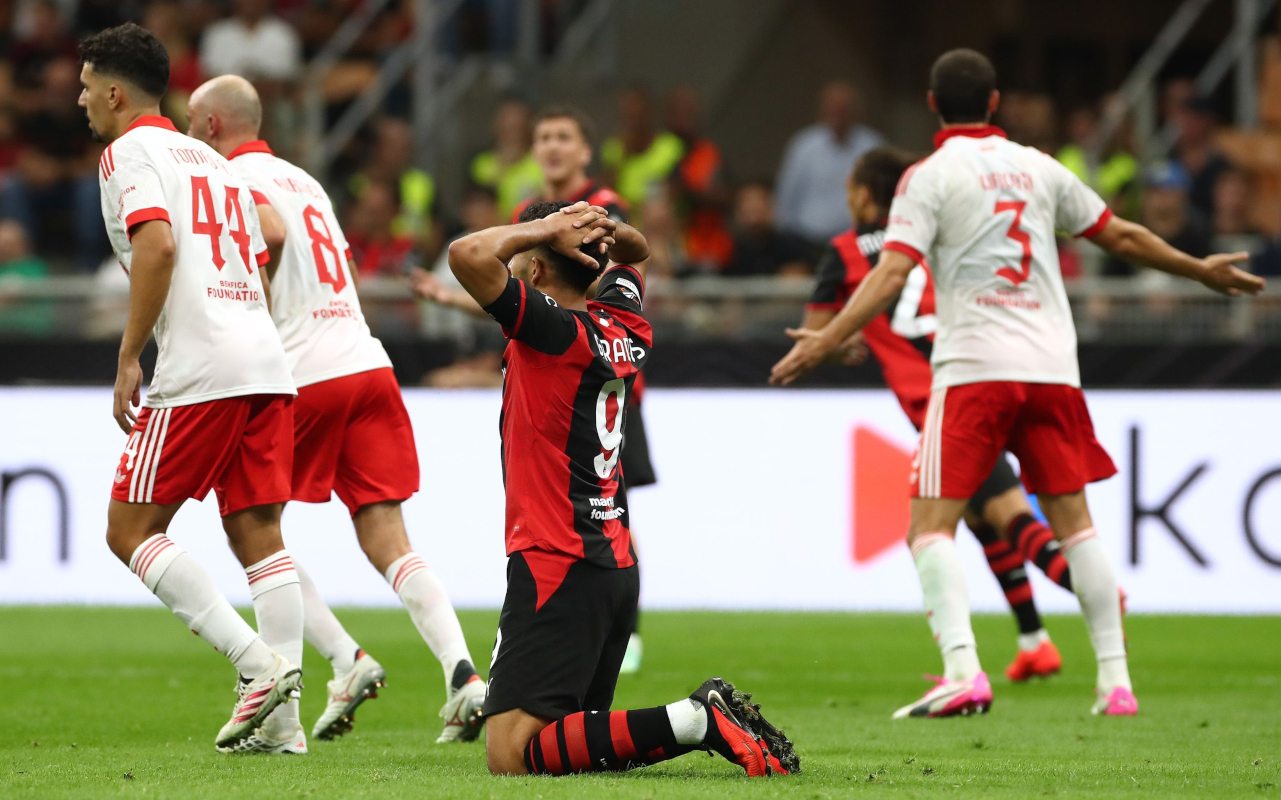 ITÁLIA - 16 DE SETEMBRO: Gonçalo Ramos do AC Milan reage durante a partida MT1 da UEFA Europa League 2026/27 League Stage entre AC Milan e SL Benfica no Stadio San Siro em 16 de setembro de 2026 na Itália. (Foto de Marco Luzani/Getty Images)