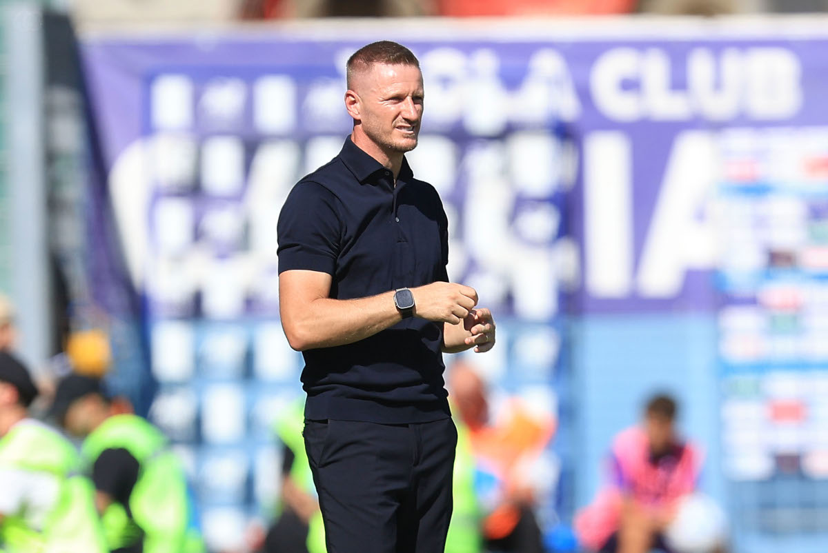 FLORENÇA, ITÁLIA - 5 DE SETEMBRO: O técnico Ignacio Abate do Torino FC observa durante a partida da Série A entre ACF Fiorentina e Torino FC no Stadio Artemio Franchi em 5 de setembro de 2026 em Florença, Itália. (Foto de Gabriel Maltindi/Getty Images)