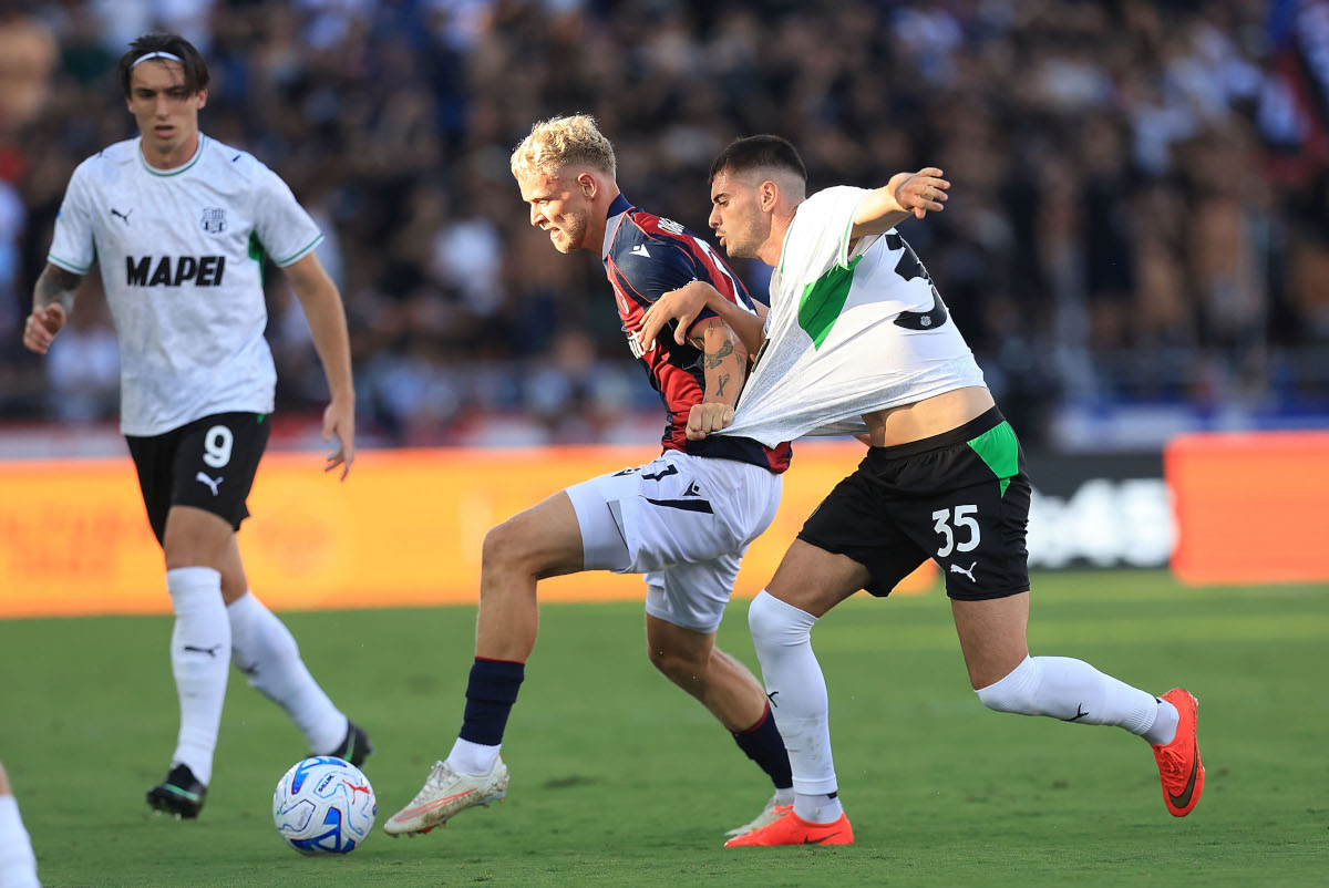 BOLOGNA, ITÁLIA - 06 DE SETEMBRO: Jens Odgaard do Bologna FC 1909 em ação durante a partida da Série A entre Bologna FC e US Sassuolo no Stadio Renato Dal Ara em 6 de setembro de 2026 em Bolonha, Itália. (Foto de Gabriel Maltindi/Getty Images)