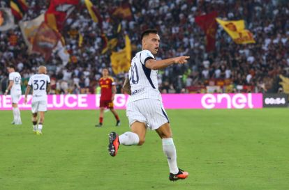 ROME, ITALY - SEPTEMBER 19: Lautaro Martinez of FC Internazionale Milano celebrates scoring his team’s first goal during the Serie A match between AS Roma and FC Internazionale at Stadio Olimpico on September 19, 2026 in Rome, Italy. (Photo by Paolo Bruno/Getty Images)