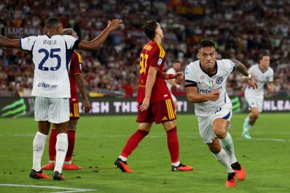 ROME, ITALY - SEPTEMBER 19: Lautaro Martinez of FC Internazionale Milano celebrates scoring his team’s second goal during the Serie A match between AS Roma and FC Internazionale at Stadio Olimpico on September 19, 2026 in Rome, Italy. (Photo by Paolo Bruno/Getty Images)