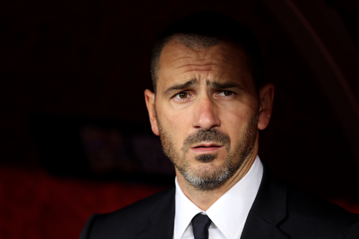 BURSA, TURQUIA - 28 DE SETEMBRO: O técnico italiano Leonardo Bonucci assiste à partida da fase de grupos da Liga das Nações 2026/27 da UEFA entre Turquia e Itália no Estádio Ataturk Spor Complexe Modli em 28 de setembro, Bsa, Bsa, Bsa, Bsa 2028. (Foto de Ahmed Mora / Getty Images)
