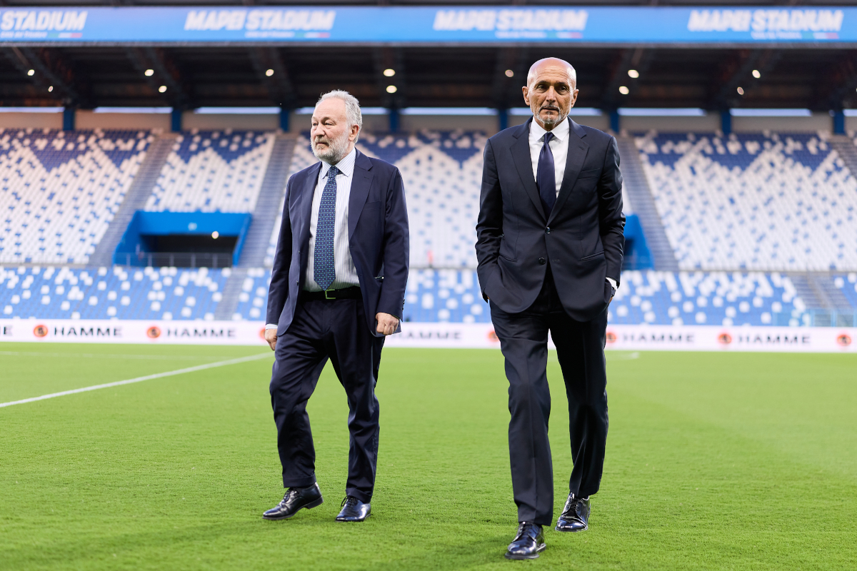 REGGIO NELL'EMILIA, ITÁLIA - 13 DE SETEMBRO: O técnico Luciano Spalletti da Juventus e Gianluca Ferrero da Juventus aguardam a partida da Série A entre US Sassuolo e Juventus no estádio Citta 'del Tricolore - Citta' del Tricolore em Mapei em 2 de setembro, Regg. Itália. (Foto de Emmanuel Ciancaglini/Getty Images)