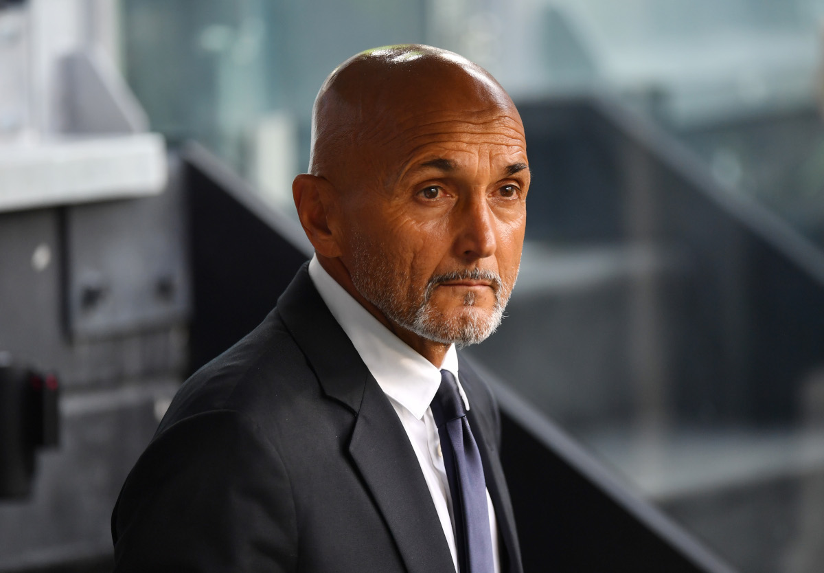 TURIM, ITÁLIA - 20 DE SETEMBRO: Luciano Spalletti, técnico da Juventus, assiste à partida da Série A entre Juventus e Atalanta BC no Allianz Stadium em 20 de setembro de 2026 em Torino, Itália. (Foto de Valerio Pennicino/Getty Images)