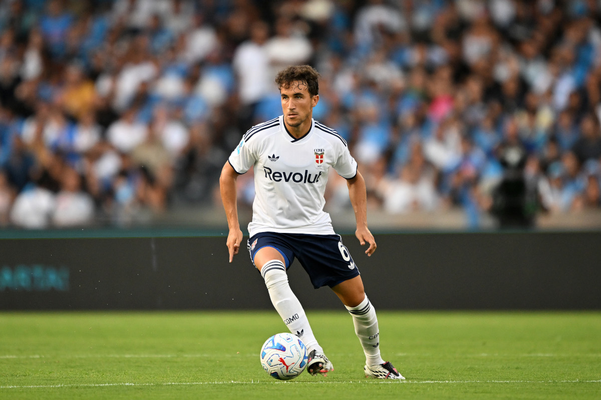 NÁPOLES, ITÁLIA - 30 DE AGOSTO: Luis Milla de Como 1907 durante a partida da Série A entre SSC Napoli e Como 1907 no Stadio Diego Armando Maradona em 30 de agosto de 2026 em Nápoles, Itália. (Foto: Francesco Pecoraro/Getty Images)