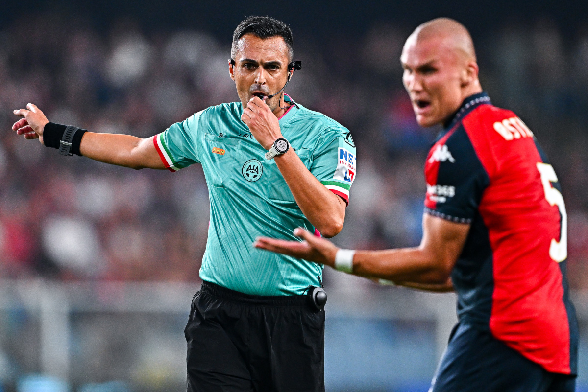 GENOA, ITALY - AUGUST 22: Referee Marco Di Bello (left) reacts during the Serie A match between Genoa CFC and SSC Napoli at Stadio Luigi Ferraris on August 22, 2026 in Genoa, Italy. (Photo by Simone Arveda/Getty Images)
