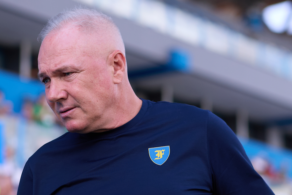 REGGIO NELL'EMILIA, ITALY - SEPTEMBER 02: Massimiliano Alvini Head Coach of Frosinone Calcio looks on during the Coppa Italia match between US Sassuolo and Frosinone at Mapei Stadium - Citta' del Tricolore on September 02, 2026 in Reggio nell'Emilia, Italy. (Photo by Emmanuele Ciancaglini/Getty Images)