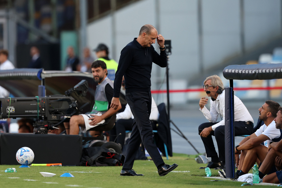 NÁPOLES, ITÁLIA - 13 DE SETEMBRO: Massimiliano Allegri técnico do SSC Napoli durante a partida da Série A entre SSC Napoli e Bologna FC no Stadio Diego Armando Maradona em 13 de setembro de 2026 em Nápoles, Itália. (Foto: Francesco Pecoraro/Getty Images)