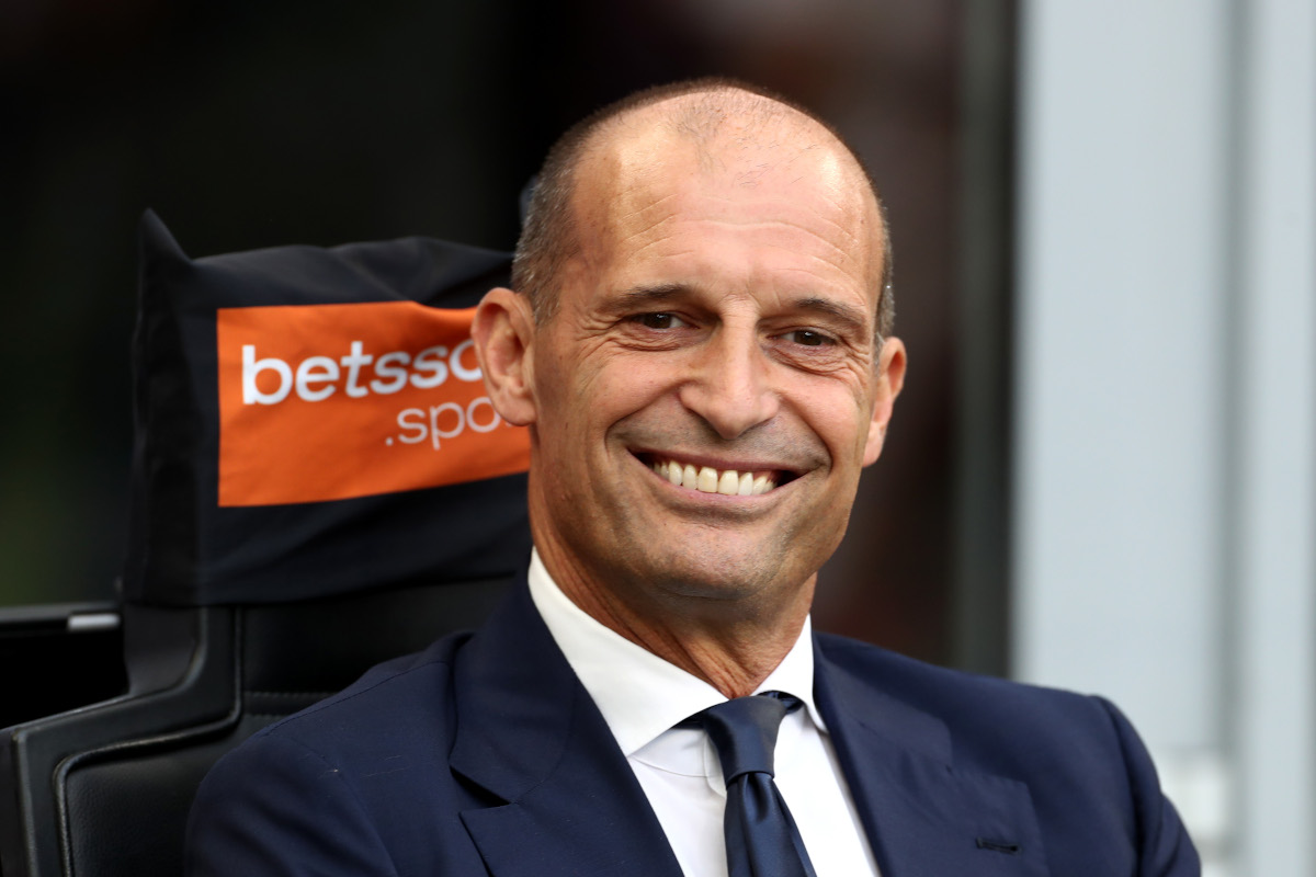 MILÃO, ITÁLIA - 05 DE SETEMBRO: O técnico do Napoli, Massimiliano Allegri, assiste à partida da Série A entre FC Internazionale e SSC Napoli no Stadio Giuseppe Meazza em 05 de setembro de 2026 em Milão, Itália. (Foto de Marco Luzani/Getty Images)