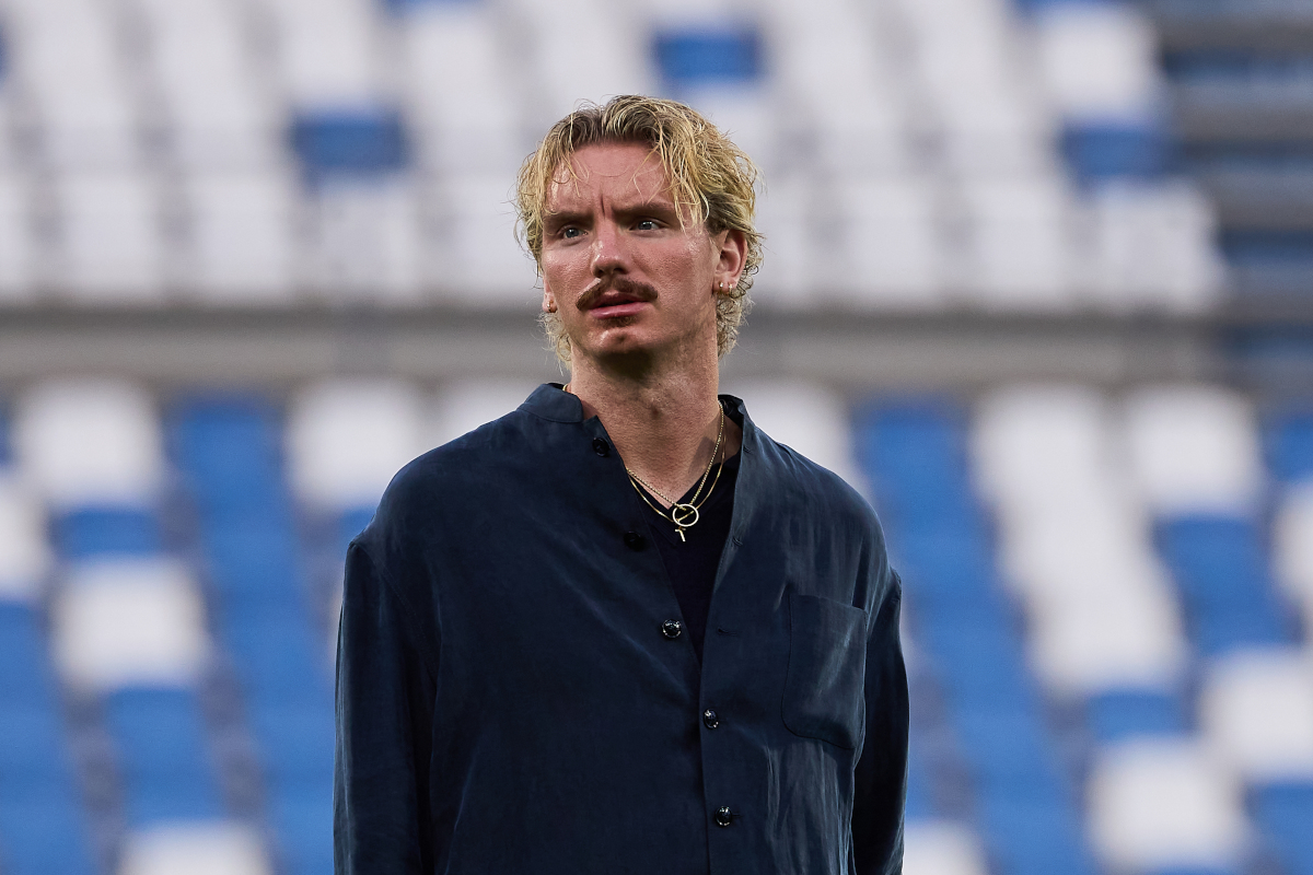 REGGIO NELL'EMILIA, ITÁLIA - 13 DE SETEMBRO: Nick Voldemort da Juventus observa antes da partida da Série A entre US Sassuolo e Juventus no Mapei Stadium - Citta' del Tricolore em 13 de setembro de 2026 em Reggiaio nell'E, Itália. (Foto de Emmanuel Ciancaglini/Getty Images)