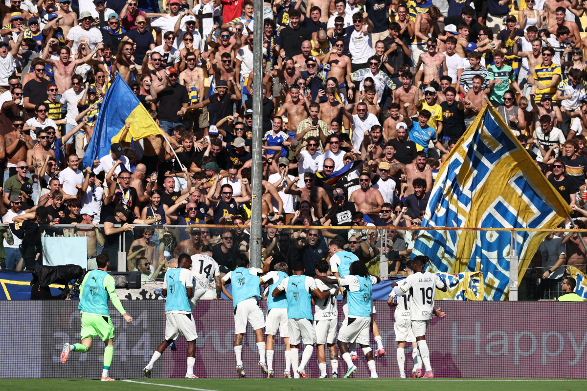 PARMA, ITÁLIA - 20 DE SETEMBRO: Jose David Romero do Parma Calcio 1913 comemora marcar o primeiro gol de seu time durante a partida da Série A entre Parma Calcio e Genoa CFC no Stadio Ennio Tartini em 20 de setembro de 2026 em Parma, Itália. (Foto de Luca Amedeo Bizzarri/Getty Images)