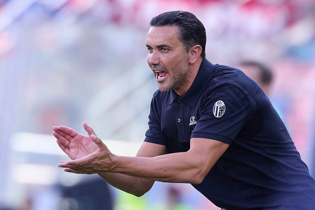 BOLOGNA, ITÁLIA - 19 DE SETEMBRO: O técnico Raffaele Palladino do Bologna FC reage durante a partida da Série A entre Bologna FC e Torino FC no Stadio Renato Dall'Ara em 19 de setembro de 2026 em Bolonha, Itália. (Foto de Emmanuel Ciancaglini/Getty Images)