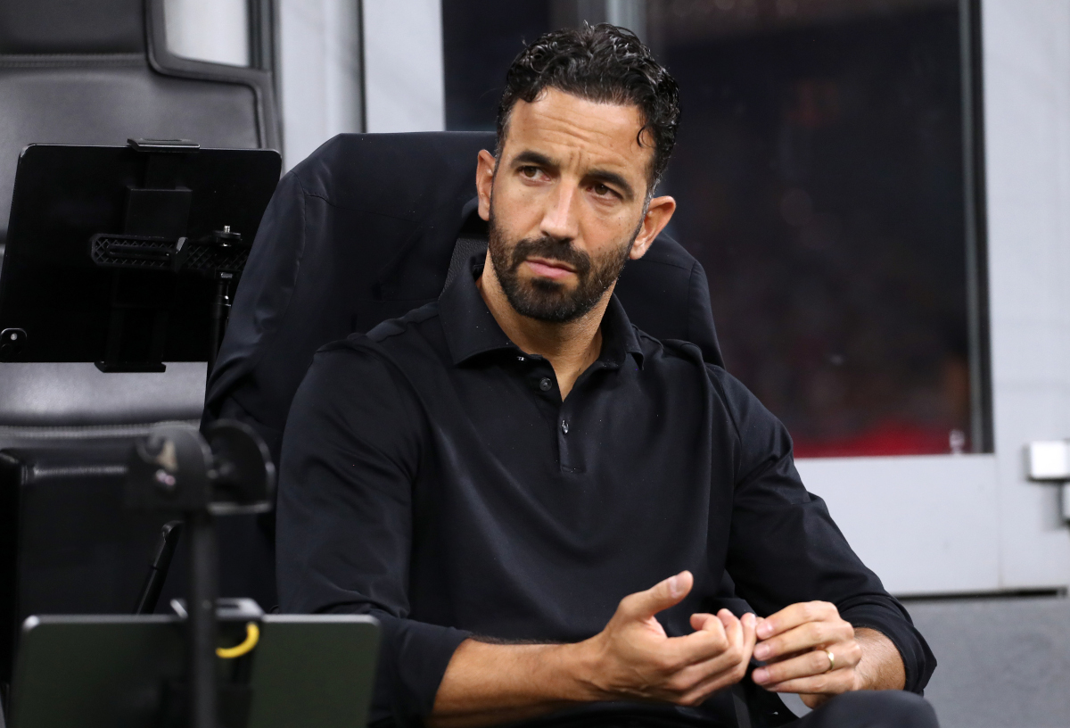 ITÁLIA - 20 DE SETEMBRO: Ruben Amorim, técnico do AC Milan, assiste à partida da Série A entre AC Milan e US Less no Stadio Giuseppe Mesa em 20 de setembro de 2026 na Itália. (Foto de Marco Luzani/Getty Images)