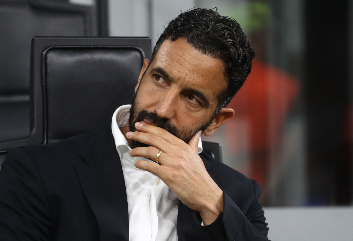ITÁLIA - 16 DE SETEMBRO: O técnico do AC Milan, Ruben Amorim, observa durante a partida MT1 da UEFA Europa League 2026/27 League Stage entre AC Milan e SL Benfica no Stadio San Siro em 16 de setembro de 2026 na Itália. (Foto de Marco Luzani/Getty Images)