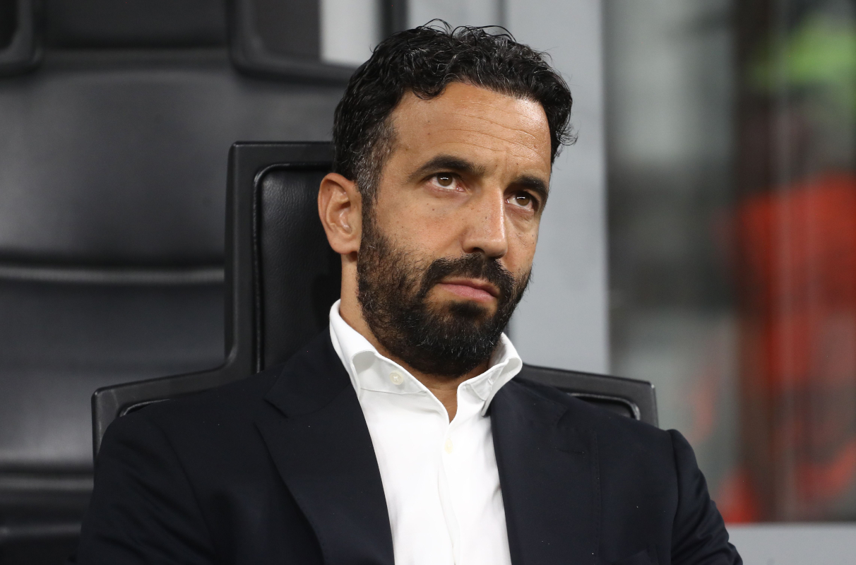 ITÁLIA - 16 DE SETEMBRO: O técnico do AC Milan, Ruben Amorim, observa durante a partida MT1 da UEFA Europa League 2026/27 League Stage entre AC Milan e SL Benfica no Stadio San Siro em 16 de setembro de 2026 na Itália. (Foto de Marco Luzani/Getty Images)