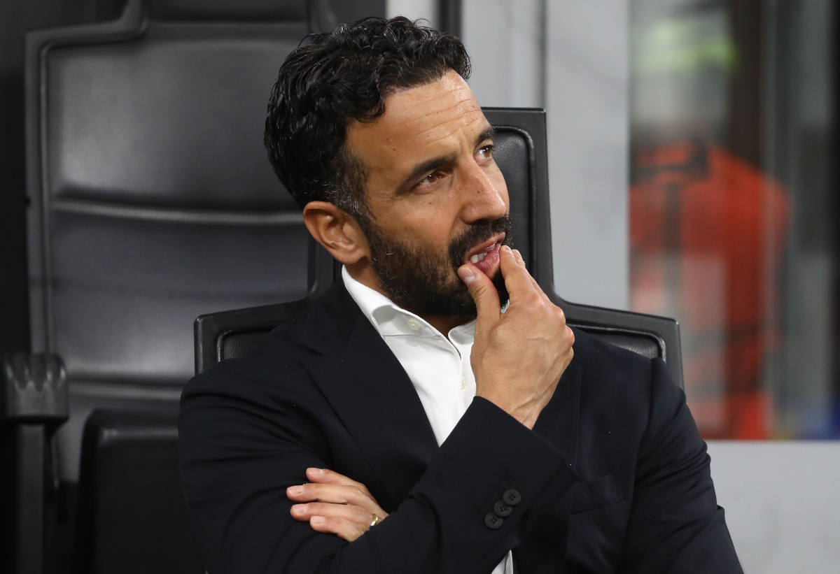 ITÁLIA - 16 DE SETEMBRO: O técnico do AC Milan, Ruben Amorim, observa durante a partida MT1 da UEFA Europa League 2026/27 League Stage entre AC Milan e SL Benfica no Stadio San Siro em 16 de setembro de 2026 na Itália. (Foto de Marco Luzani/Getty Images)