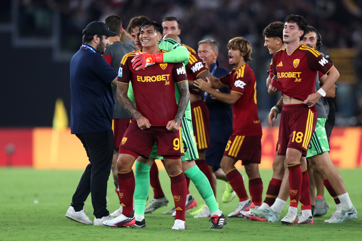 ROME, ITALY - SEPTEMBER 05: Santiago Castro of Roma celebrates with teammates after the Serie A match between AS Roma and Atalanta BC at Stadio Olimpico on September 05, 2026 in Rome, Italy. (Photo by Paolo Bruno/Getty Images)