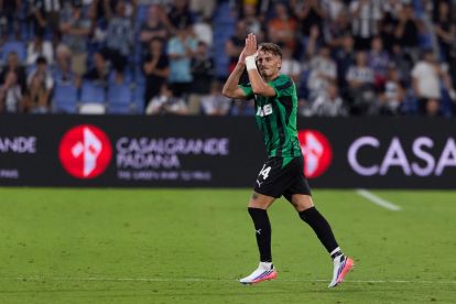 REGGIO NELL'EMILIA, ITALY - SEPTEMBER 13: Sebastiano Esposito of US Sassuolo reacts during the Serie A match between US Sassuolo and Juventus at Mapei Stadium - Citta' del Tricolore on September 13, 2026 in Reggio nell'Emilia, Italy. (Photo by Emmanuele Ciancaglini/Getty Images)