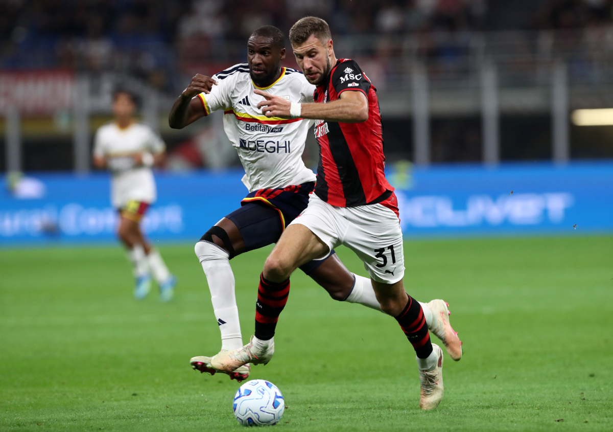 ITALY - SEPTEMBER 20: Strahinja Pavlovic of AC Milan under pressure from Kialonda Gaspar of U.S. Lecce during the Serie A match between AC Milan and US Lecce at Stadio Giuseppe Meazza on September 20, 2026 in Italy. (Photo by Marco Luzzani/Getty Images)