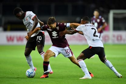 TURIN, ITALY - AUGUST 23: Nikola Vlasic of Torino FC is challenged by Rafael Leao and Pervis Estupinan of AC Milan during the Serie A match between Torino FC and AC Milan at Stadio Olimpico Grande Torino on August 23, 2026 in Turin, Italy. (Photo by Valerio Pennicino/Getty Images)
