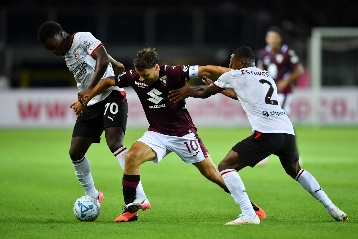 TURIN, ITALY - AUGUST 23: Nikola Vlasic of Torino FC is challenged by Rafael Leao and Pervis Estupinan of AC Milan during the Serie A match between Torino FC and AC Milan at Stadio Olimpico Grande Torino on August 23, 2026 in Turin, Italy. (Photo by Valerio Pennicino/Getty Images)