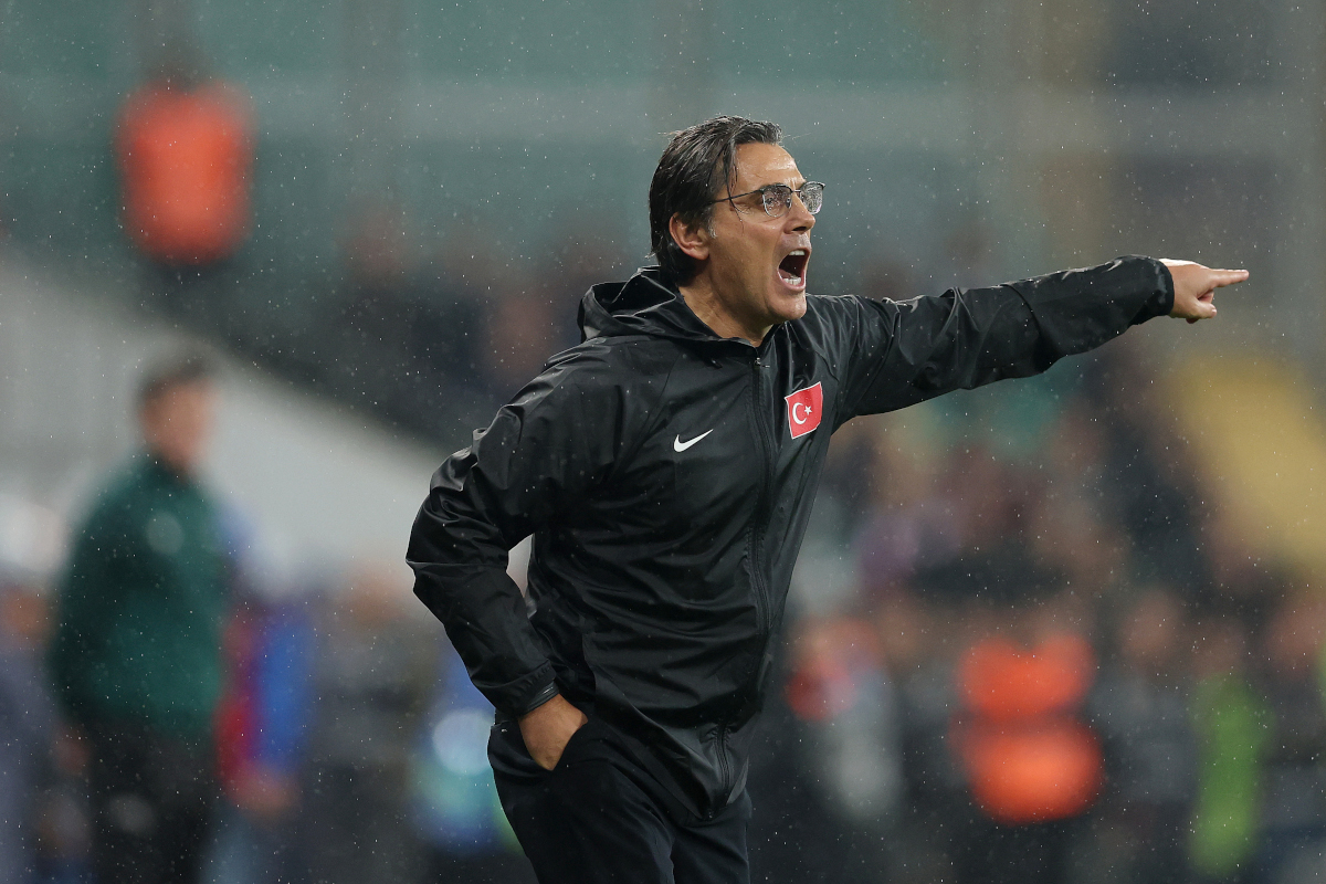 BURSA, TURQUIA - 28 DE SETEMBRO: O técnico da Turquia, Vincenzo Montella, gesticula durante a partida da fase de grupos da Liga das Nações 2026/27 da UEFA entre Turquia e Itália no Estádio Atatürk Spor Complexe Modli em 20 de setembro de 2020. (Foto de Ahmed Mora / Getty Images)