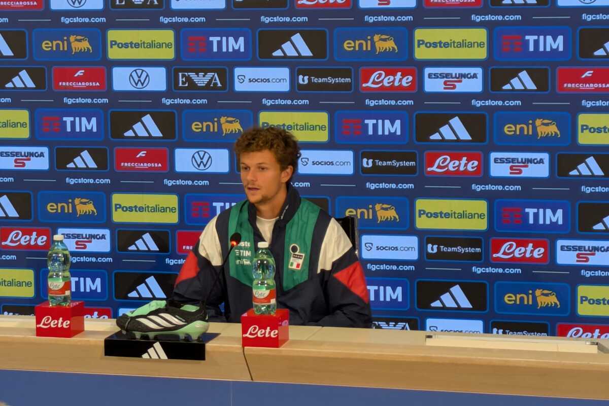 Giorgio Scalvini talks to the media at a pre-match press conference at Coverciano in Florence, Italy (picture: Lorenzo Bettoni)