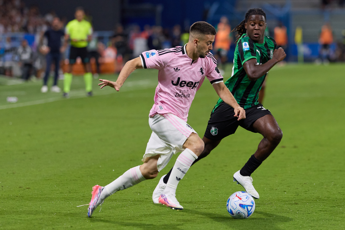 REGGIO NELL'EMILIA, ITÁLIA - 13 DE SETEMBRO: Edon Zhegrova da Juventus durante a partida da Série A entre US Sassuolo e Juventus em Sitta' del Tricolore, Mapei Stadium - Citta' del Tricolore, Reio026, 2 de setembro, 13, 2013, 2013, 2013, 2013 2013 2013. (Foto de Emmanuel Ciancaglini/Getty Images)
