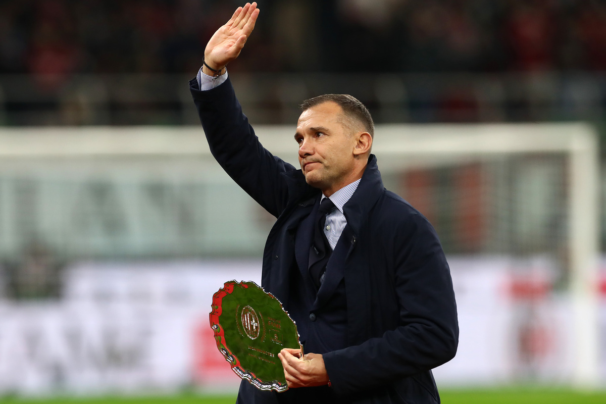 MILÃO, ITÁLIA - 02 DE FEVEREIRO: Andriy Shevchenko é introduzido no Hall da Fama antes da partida da Série A entre AC Milan e FC Internazionale no Stadio Giuseppe Mezza em 02 de fevereiro de 2025 em Milão, Itália. (Foto de Marco Luzzani/Getty Images)