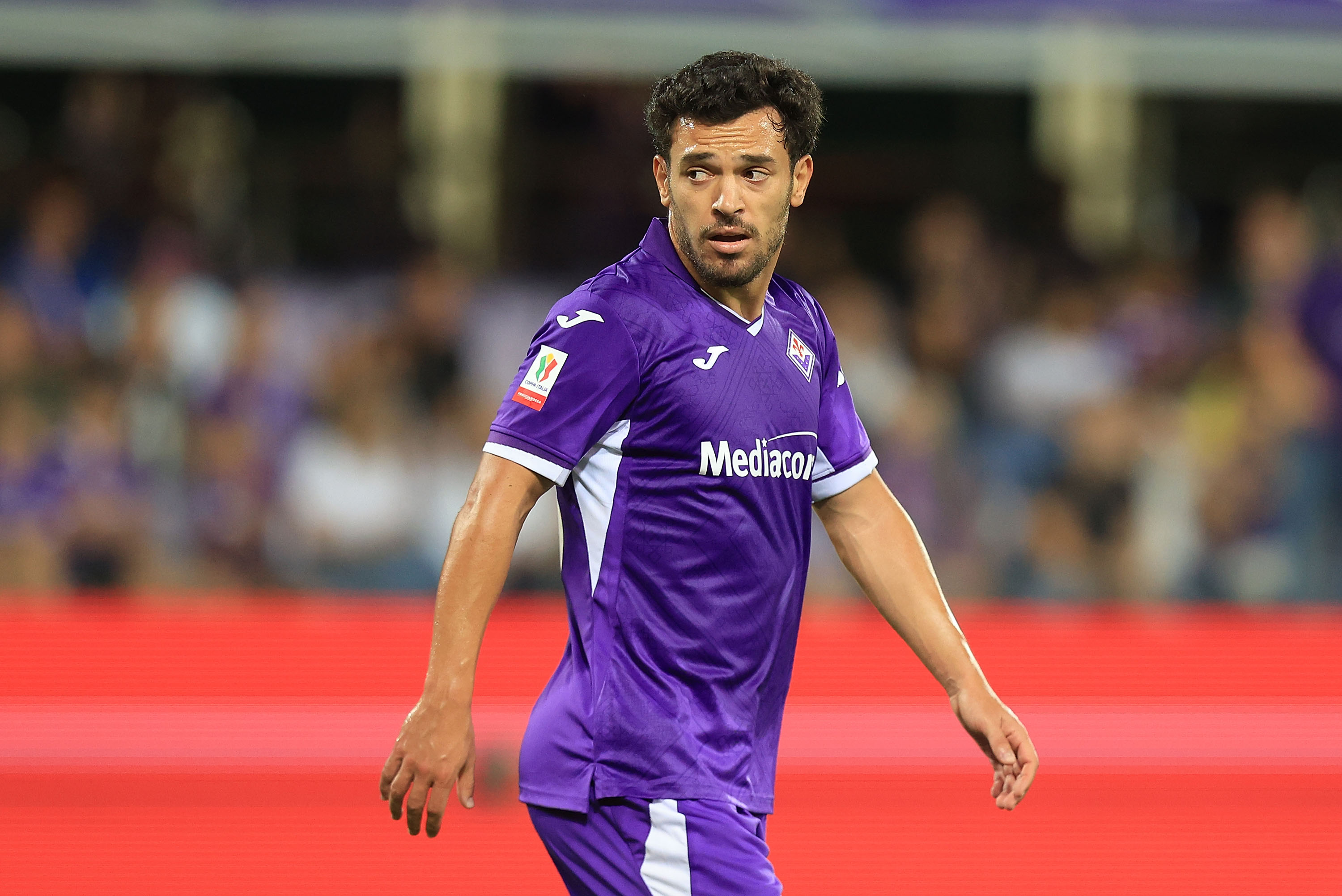 FLORENÇA, ITÁLIA - 15 DE SETEMBRO: Pedro Gonçalves da ACF Fiorentina observa durante a partida da Coppa Itália entre ACF Fiorentina e Pisa SC no Stadio Artemio Franchi em 15 de setembro de 2026 em Florença, Itália. (Foto de Gabriel Maltindi/Getty Images)