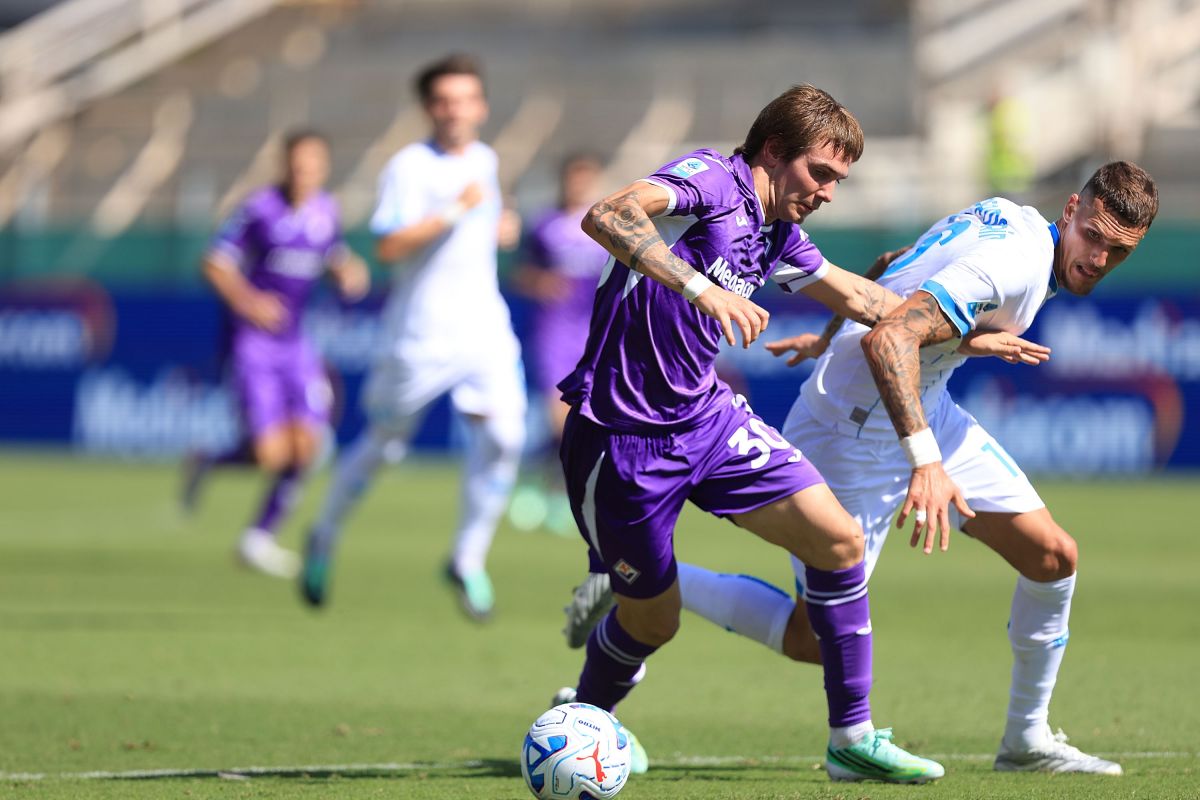 FLORENÇA, ITÁLIA - 20 DE SETEMBRO: Franco Mustanduono da ACF Fiorentina em ação contra Rafa Marin do SSC Napoli durante a partida da Série A entre ACF Fiorentina e SSC Napoli no Stadio Artemio Franchi em 20 de setembro de 2026 em Florença, Itália. (Foto de Gabriele Maltinti/Getty Images)