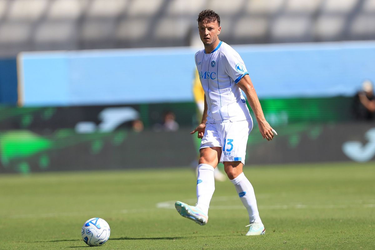 FLORENÇA, ITÁLIA - 20 DE SETEMBRO: Amir Rahmani do SSC Napoli em ação durante a partida da Série A entre ACF Fiorentina e SSC Napoli no Stadio Artemio Franchi em 20 de setembro de 2026 em Florença, Itália. (Foto de Gabriel Maltindi/Getty Images)