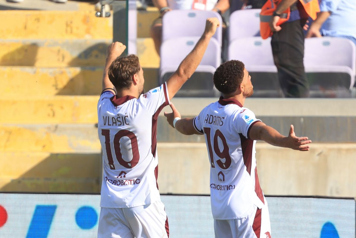 FLORENÇA, ITÁLIA - 05 DE SETEMBRO: Shay Adams do Torino FC comemora pontuação durante a partida da Série A entre ACF Fiorentina e Torino FC no Stadio Artemio Franchi em 5 de setembro de 2026 em Florença, Itália. (Foto de Gabriel Maltindi/Getty Images)
