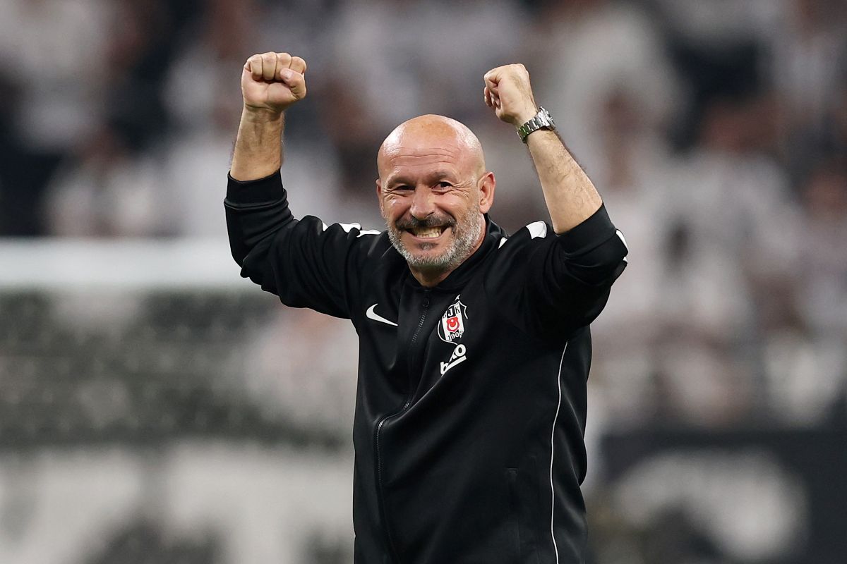 ISTANBUL, TURKEY - SEPTEMBER 17: Vincenzo Italiano, Head Coach of Besiktas celebrates after during the UEFA Europa League 2026/27 League Phase MD1 match between Besiktas JK and Olympique de Marseille at Besiktas Park on September 17, 2026 in Istanbul, Turkey. (Photo by Ahmad Mora/Getty Images)