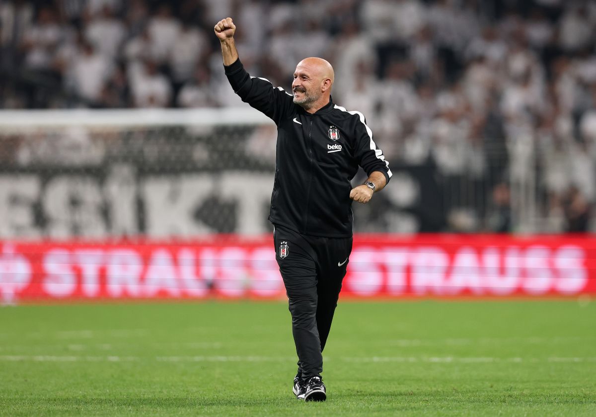 ISTANBUL, TURKEY - SEPTEMBER 17: Vincenzo Italiano, Head Coach of Besiktas celebrates after during the UEFA Europa League 2026/27 League Phase MD1 match between Besiktas JK and Olympique de Marseille at Besiktas Park on September 17, 2026 in Istanbul, Turkey. (Photo by Ahmad Mora/Getty Images)