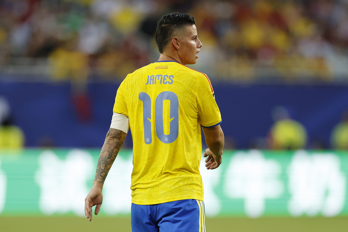 MIAMI GARDENS, FLÓRIDA - 27 DE JUNHO: James Rodriguez nº 10 da Colômbia observa durante a partida do Grupo K da Copa do Mundo FIFA 2026 entre Colômbia e Portugal no Miami Stadium em 27 de junho de 2026 em Miami Gardens, Flórida. (Foto de Michael Reeves/Getty Images)