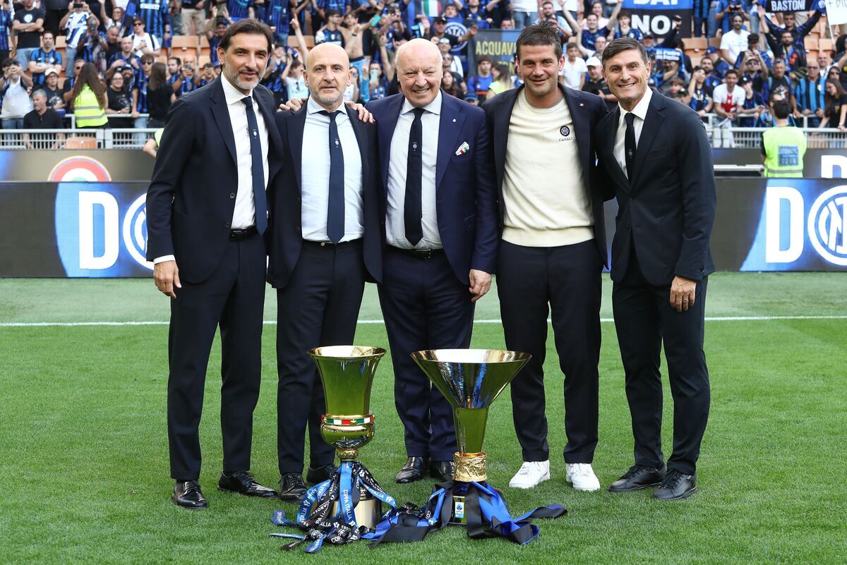 MILAN, ITALY - MAY 17: (L-R) FC Internazionale vice Sportif director Dario Baccin, FC Internazionale Sportif director Piero Ausilio, FC Internazionale President Giuseppe Marotta, FC Internazionale coach Cristian Chivu and FC Internazionale Vice President Javier Zanetti pose for a photo with the Coppa Campioni d'Italia and Coppa Italia trophies following the Serie A match between FC Internazionale and Hellas Verona FC at Giuseppe Meazza Stadium on May 17, 2026 in Milan, Italy. (Photo by Marco Luzzani/Getty Images)
