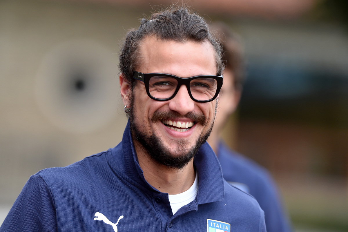 FLORENÇA, ITÁLIA - 02 DE SETEMBRO: Pablo Daniel Osvaldo sorri antes do treino da Itália em Coverciano em 2 de setembro de 2014 em Florença, Itália. (Foto de Cláudio Villa/Getty Images)