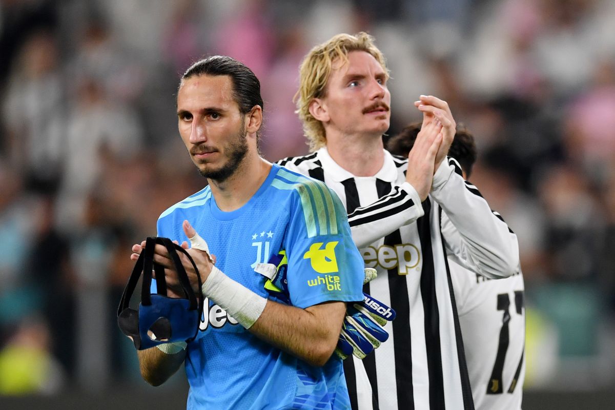 TURIM, ITÁLIA - 17 DE SETEMBRO: Camille Grabara e Nick Voldemt da Juventus cumprimentam os torcedores após a partida MD1 da UEFA Europa League 2026/27 League Stage entre Juventus e NEC Nijmegen no Juventus Stadium em 17 de setembro de 2026. (Foto de Valerio Pennicino/Getty Images)