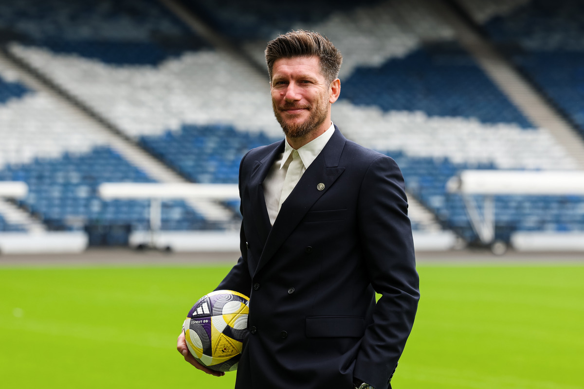GLASGOW, ESCÓCIA - 17 DE AGOSTO: Sebastian Pocognoli é apresentado como técnico principal da Seleção Masculina da Escócia no Barclays Hampton em 17 de agosto de 2026 em Glasgow, Escócia. (Foto de WM Sport Media/Getty Images)