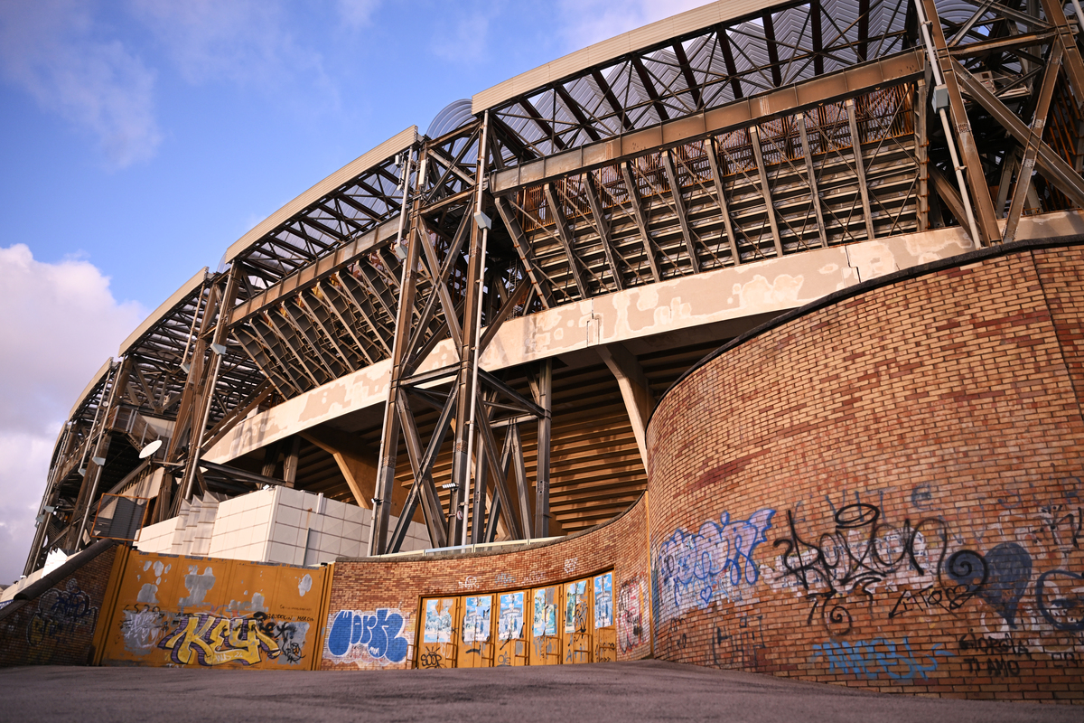 NÁPOLES, ITÁLIA - 28 DE JANEIRO: Uma visão geral fora do estádio antes da partida MD8 da fase da liga da UEFA Champions League 2025/26 entre SSC Napoli e Chelsea FC no Stadio Diego Armando Maradona em 28 de janeiro de 2026 em Nápoles, Itália. (Foto de Tullio M. Puglia/Getty Images)