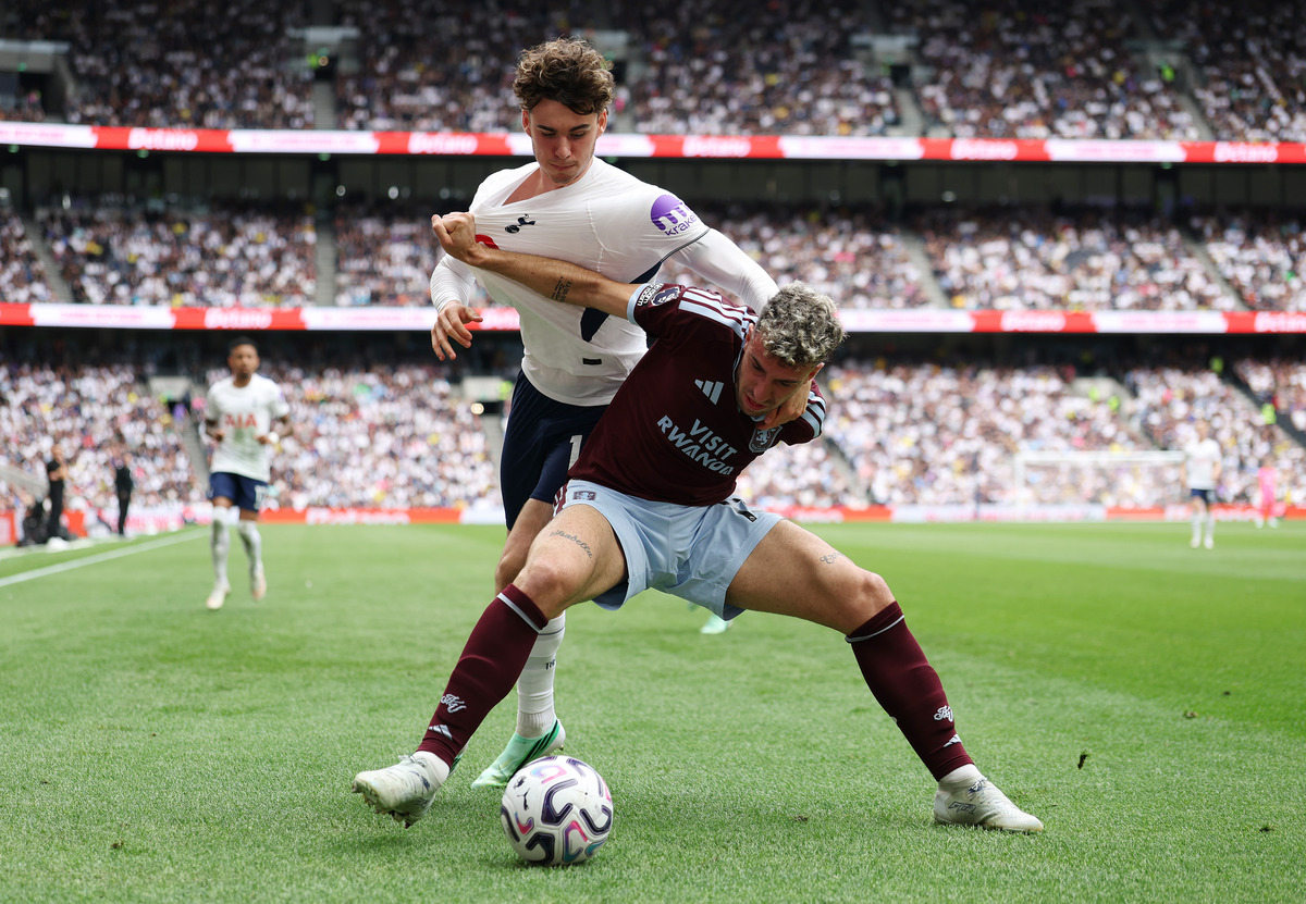 LONDON, ENGLAND - SEPTEMBER 19: Matteo Ruggeri of Aston Villa is challenged by Archie Gray of Tottenham Hotspur during the Premier League 2026/27 match between Tottenham Hotspur and Aston Villa FC at Tottenham Hotspur Stadium on September 19, 2026 in London, England. (Photo by Alex Pantling/Getty Images)