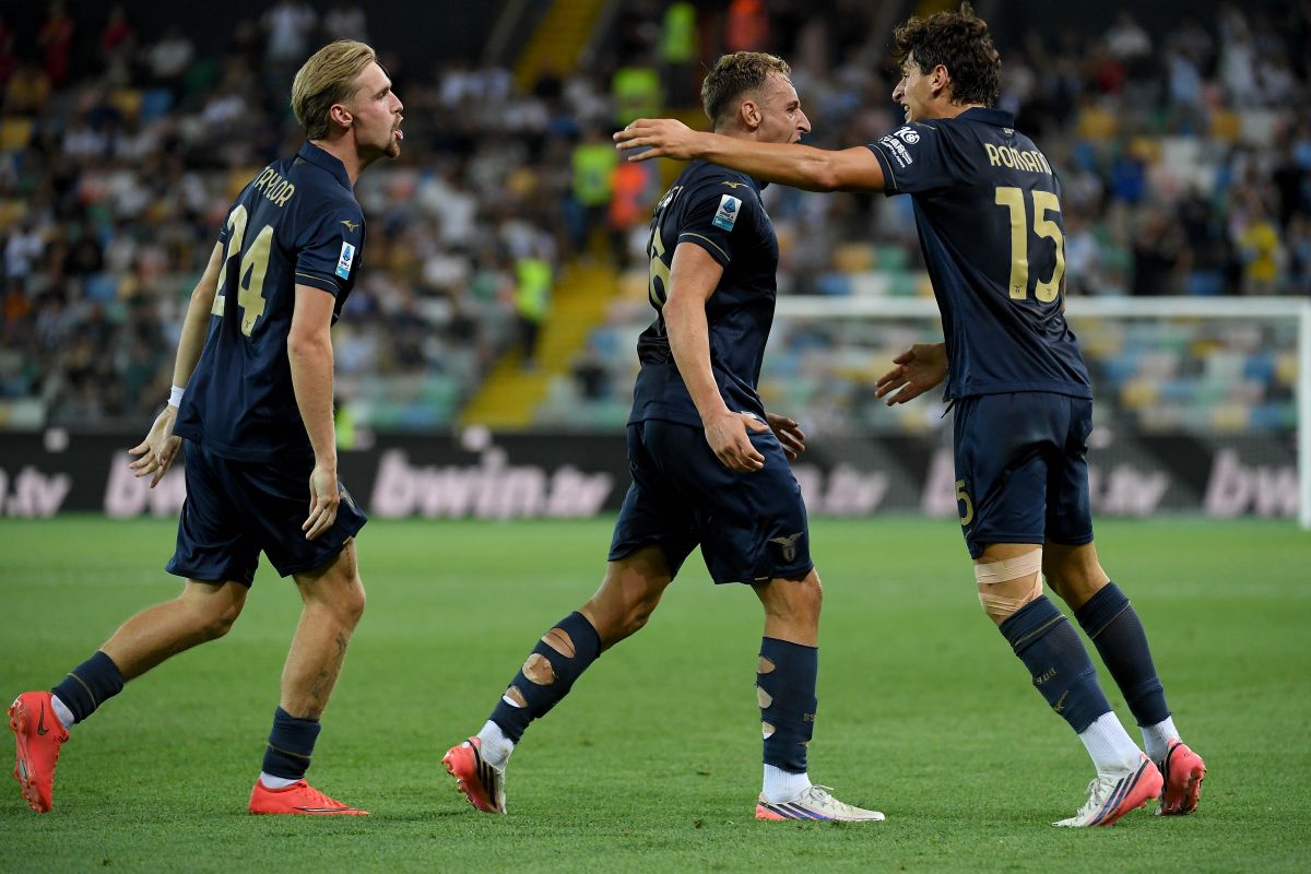 UDINE, ITALY - SEPTEMBER 07: Davide Frattesi of SS Lazio celebrates a frist goal with his team mates during the Serie A match between Udinese Calcio and SS Lazio at Stadio Friuli on September 07, 2026 in Udine, Italy. (Photo by Marco Rosi - SS Lazio/Getty Images)