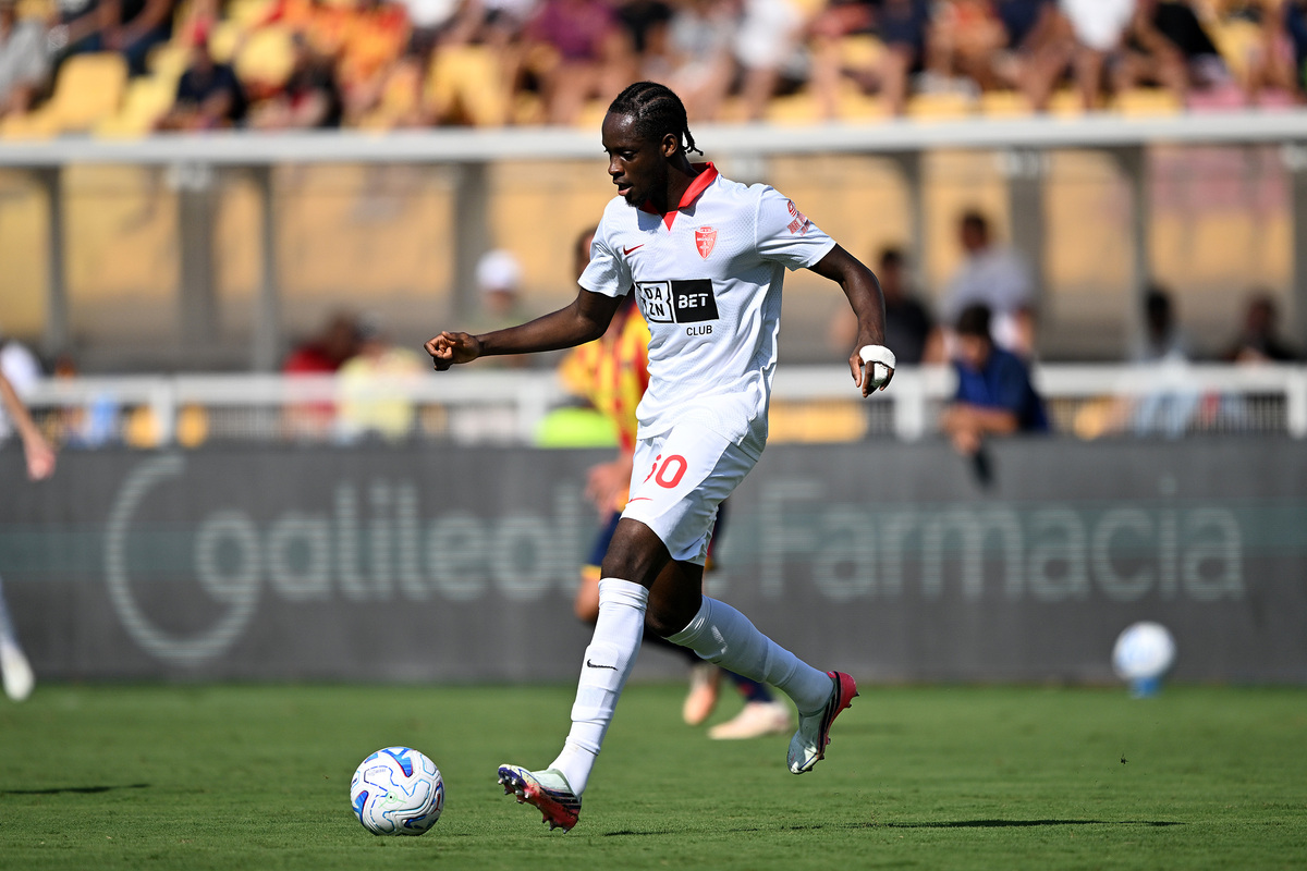 LECCE, ITALY - SEPTEMBER 13: Eddy Kouadio of AC Monza during the Serie A match between US Lecce and AC Monza at Stadio Via del Mare on September 13, 2026 in Lecce, Italy. (Photo by Francesco Pecoraro/Getty Images)