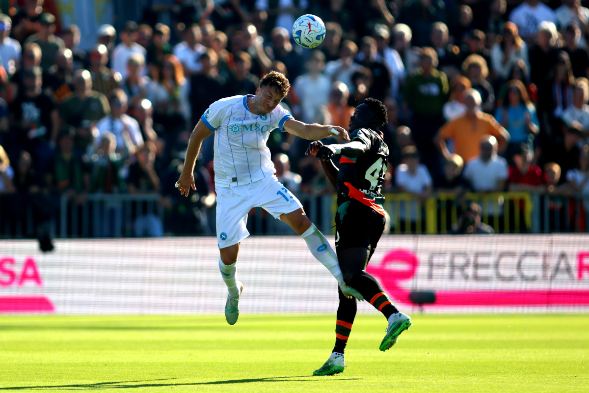 VENICE, ITALY - OCTOBER 17: Akor Adams of Venezia FC competes for the ball with Sam Beukema of SSC Napoli during the Serie A match between Venezia FC and SSC Napoli at Stadio Pier Luigi Penzo on October 17, 2026 in Venice, Italy. (Photo by Maurizio Lagana/Getty Images)
